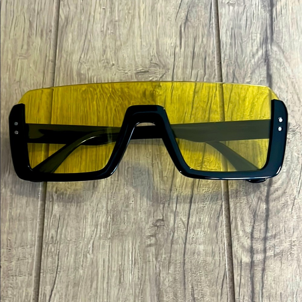 Trendy Black and Yellow Sunglasses